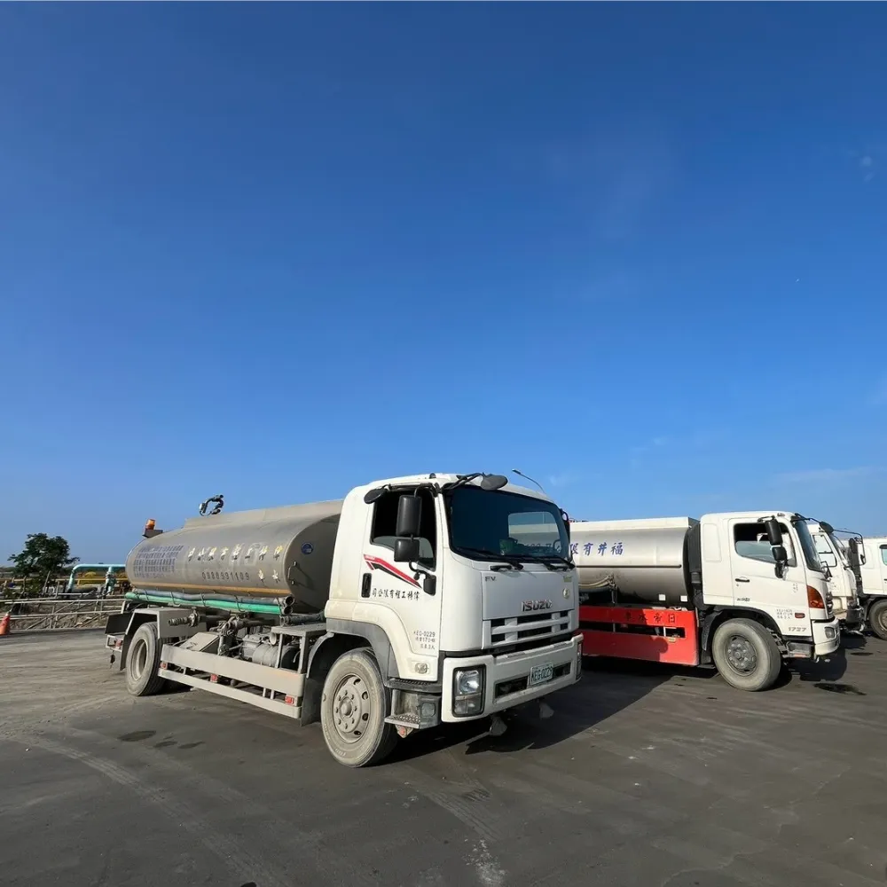 小港與屏東機場跑道水車清洗作業